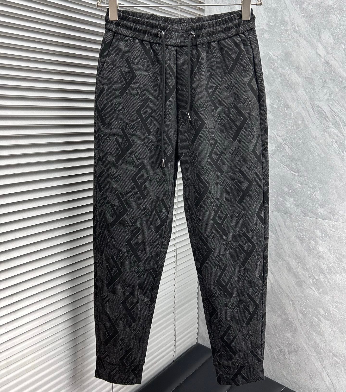 [홍콩명품,FENDI] 펜디 2025 남성용 추리닝바지 FD652 PD 홍콩명품의류,구매대행,온라인명품