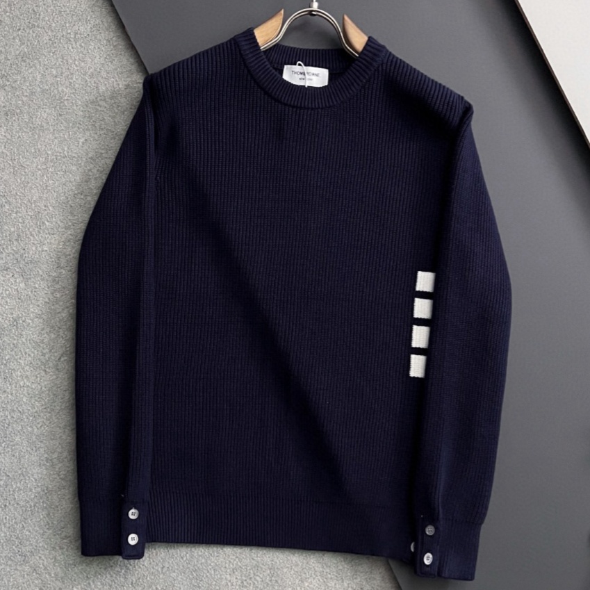 [홍콩명품.THOM BROWNE ] 톰 브라운 2025 남성용 니트 풀오버 TB1335 PD 홍콩명품의류,구매대행,온라인명품