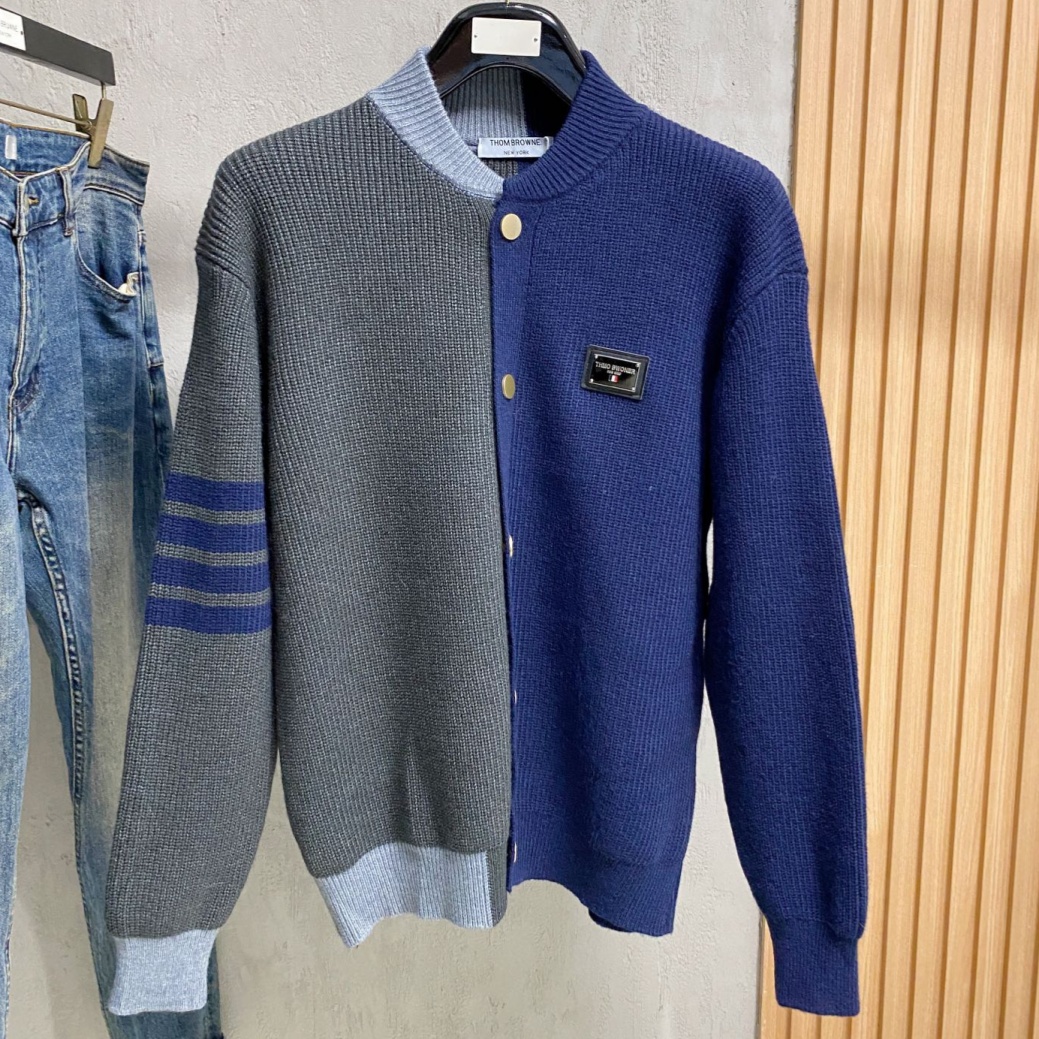 [홍콩명품.THOM BROWNE ] 톰 브라운 2025 남성용 울가디건 TB1347 PD 홍콩명품의류,구매대행,온라인명품