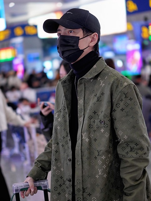 [홍콩명품.LOUIS VUITTON] 루이비통 2025 남성용 셔츠 LV2390 HD 홍콩명품의류,구매대행,온라인명품