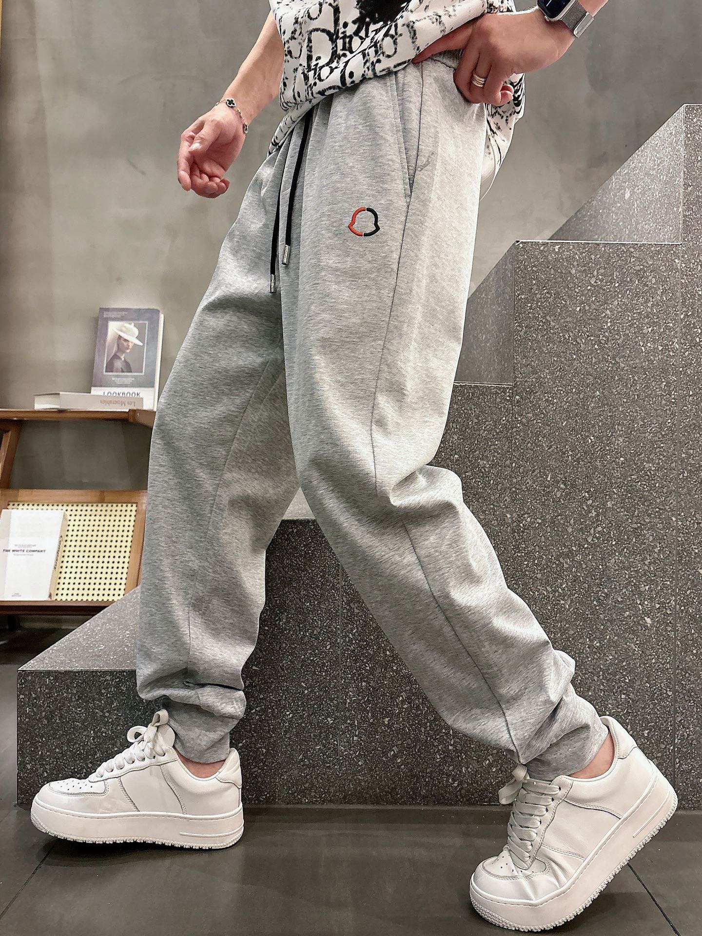 [홍콩명품.MONCLER] 몽클레어 2025 남성용 추리닝바지 MQ1543 PD 홍콩명품의류,구매대행,온라인명품