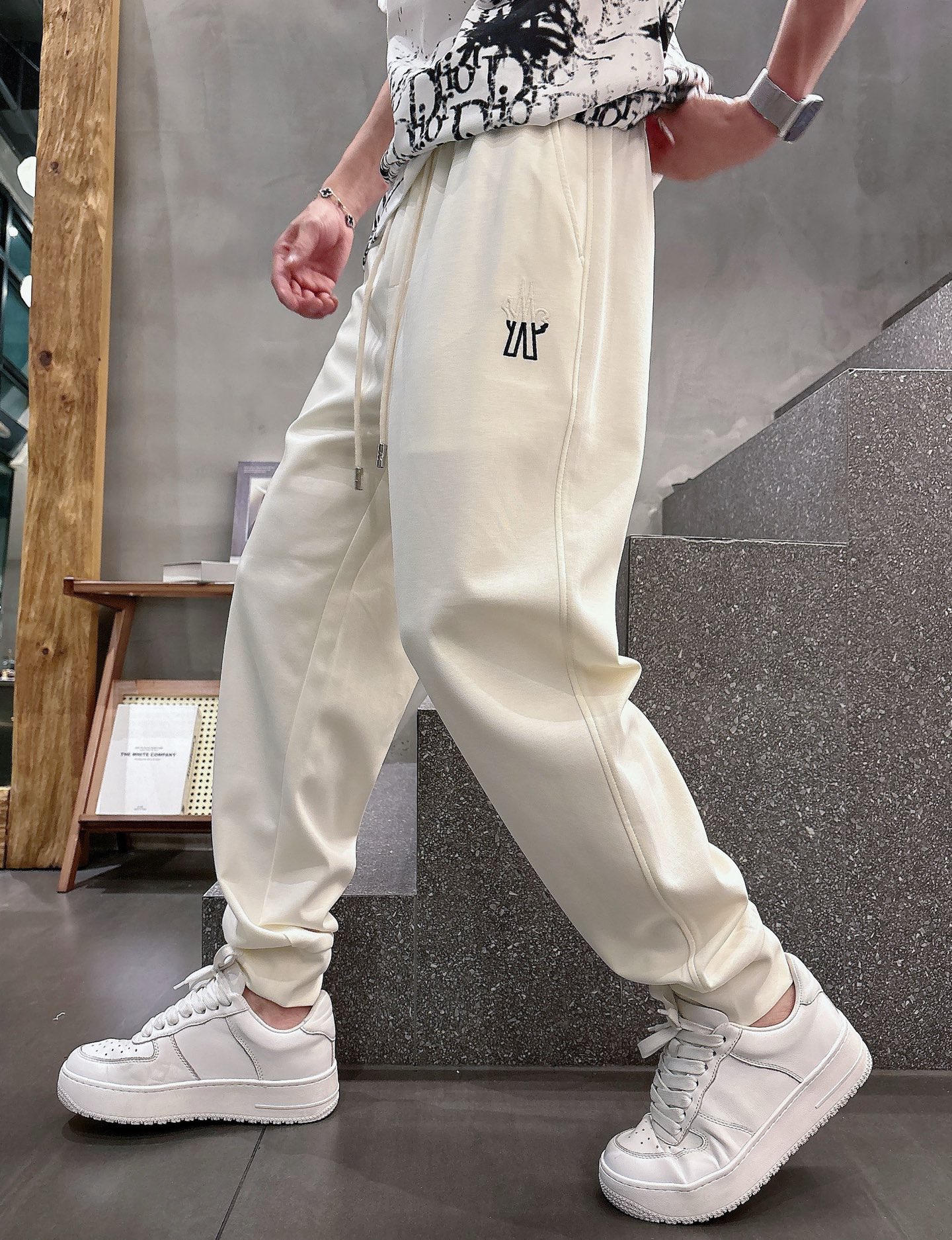 [홍콩명품.MONCLER] 몽클레어 2025 남성용 추리닝바지 MQ1546 PD 홍콩명품의류,구매대행,온라인명품