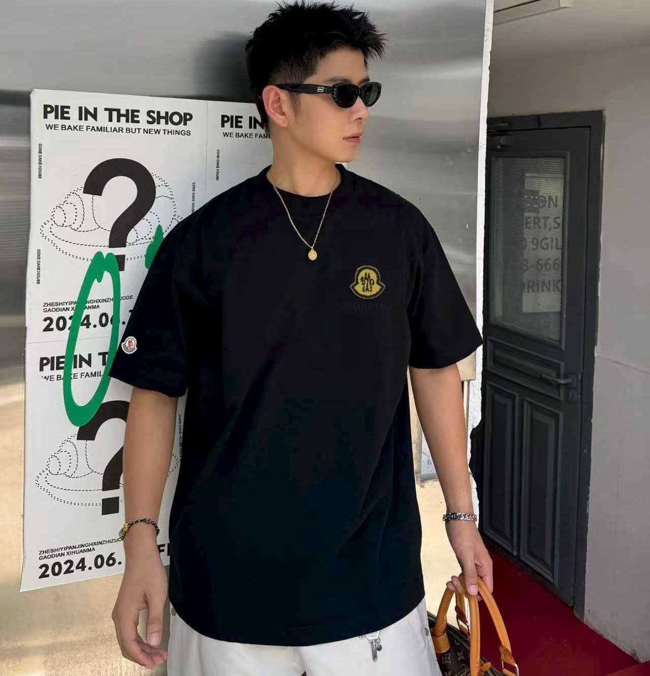 [홍콩명품.MONCLER] 몽클레어 2025 남성용 반팔티 MQ1635 PD 홍콩명품의류,구매대행,온라인명품