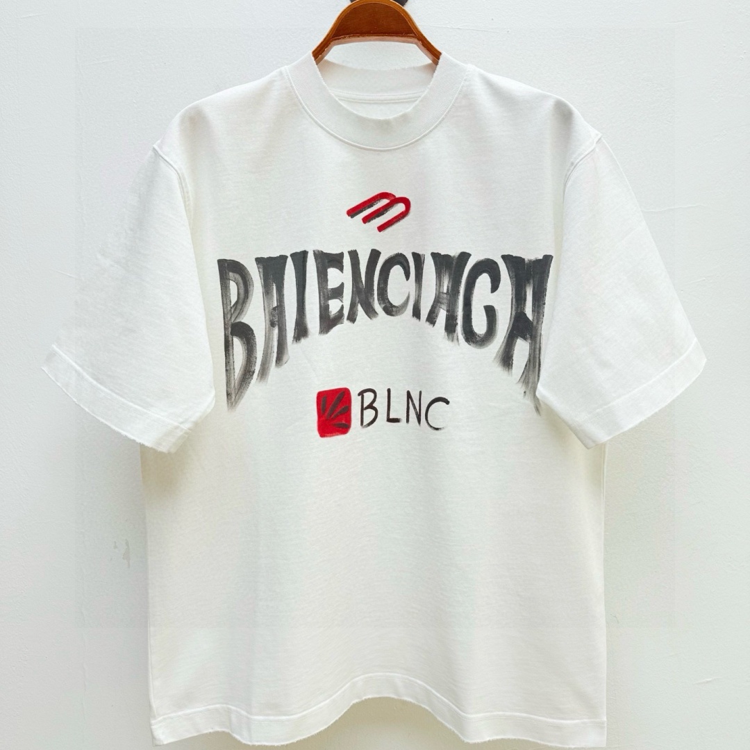 [홍콩명품.BALENCIAGA] 발렌시아가 2026 남성용 반팔 BL1360 HD  홍콩명품의류,구매대행,온라인명품