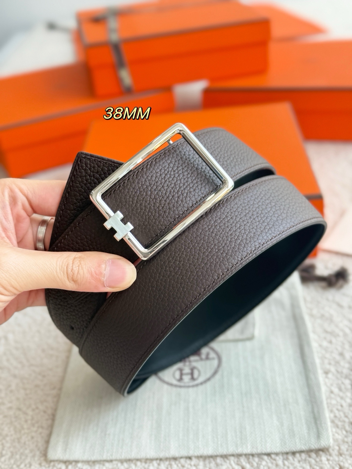 [홍콩명품.HERMES] 에르메스 2026 남성용 가죽벨트 3.8 CM HM004
