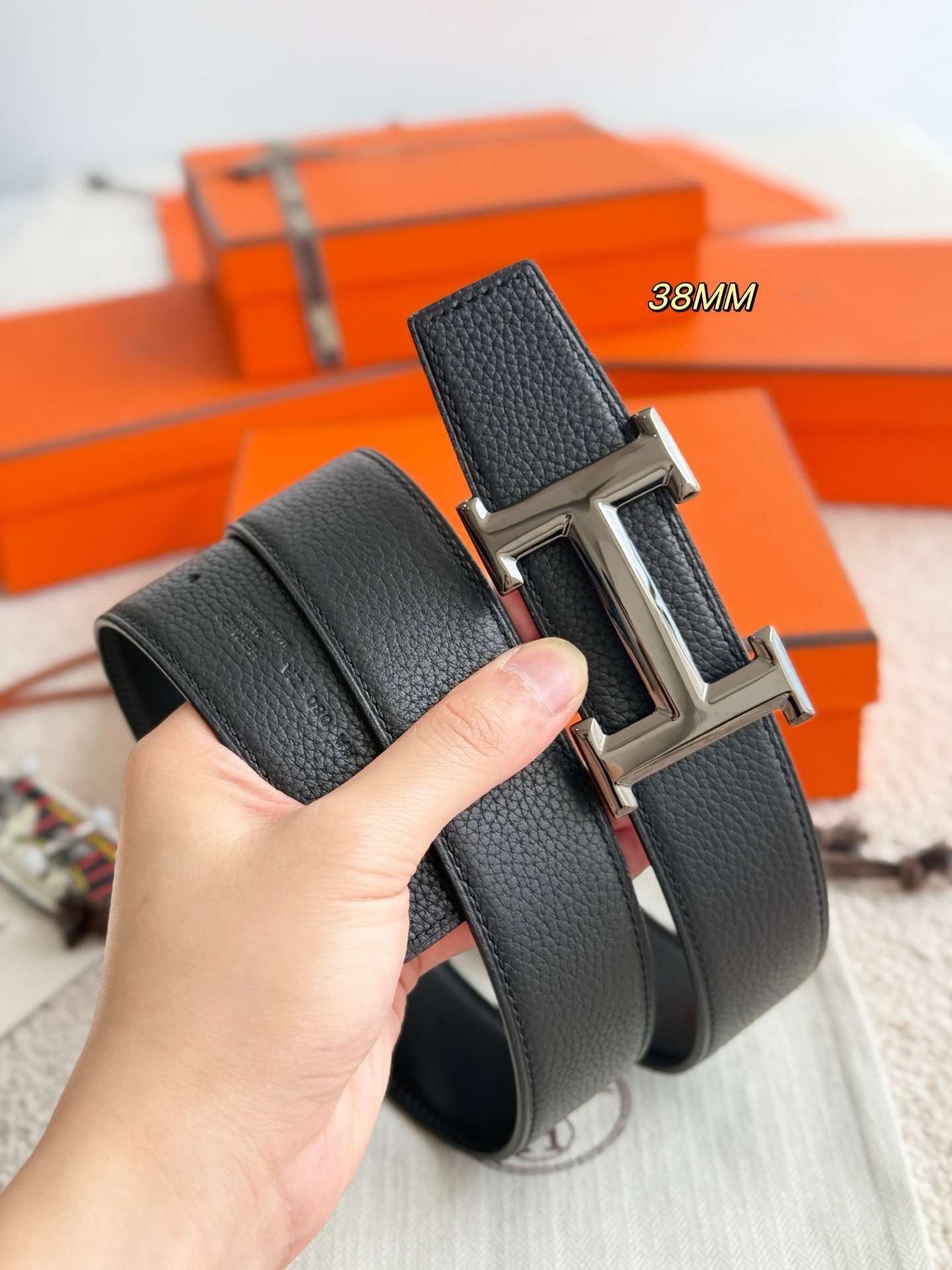 [홍콩명품.HERMES] 에르메스 2026 남성용 가죽벨트 3.8 CM HM013