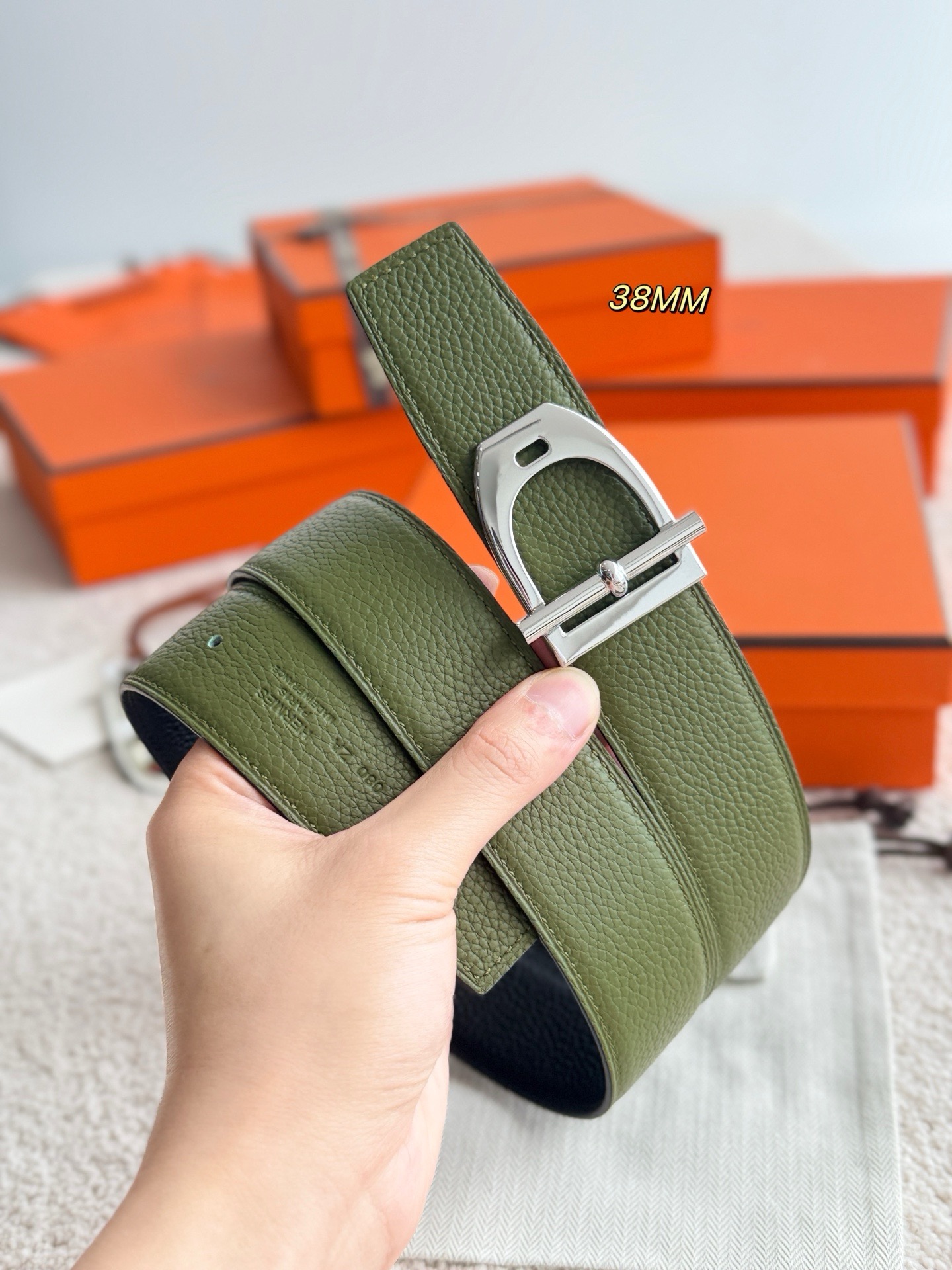 [홍콩명품.HERMES] 에르메스 2026 남성용 가죽벨트 3.8 CM HM040