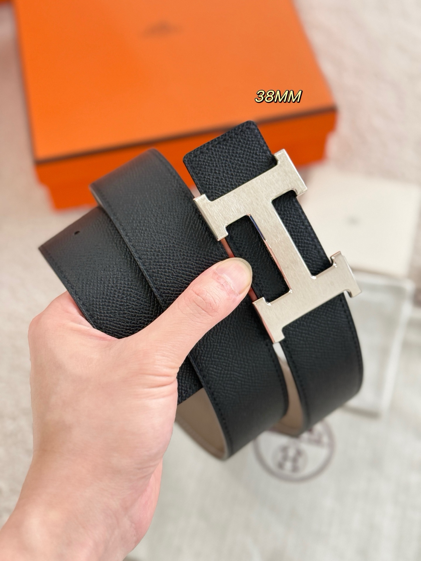 [홍콩명품.HERMES] 에르메스 2026 남성용 가죽벨트 3.8 CM HM045