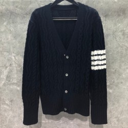 [홍콩명품.THOM BROWNE ] 톰 브라운 2026 남성용 니트가디건 TB1525 PD 홍콩명품의류,구매대행,온라인명품