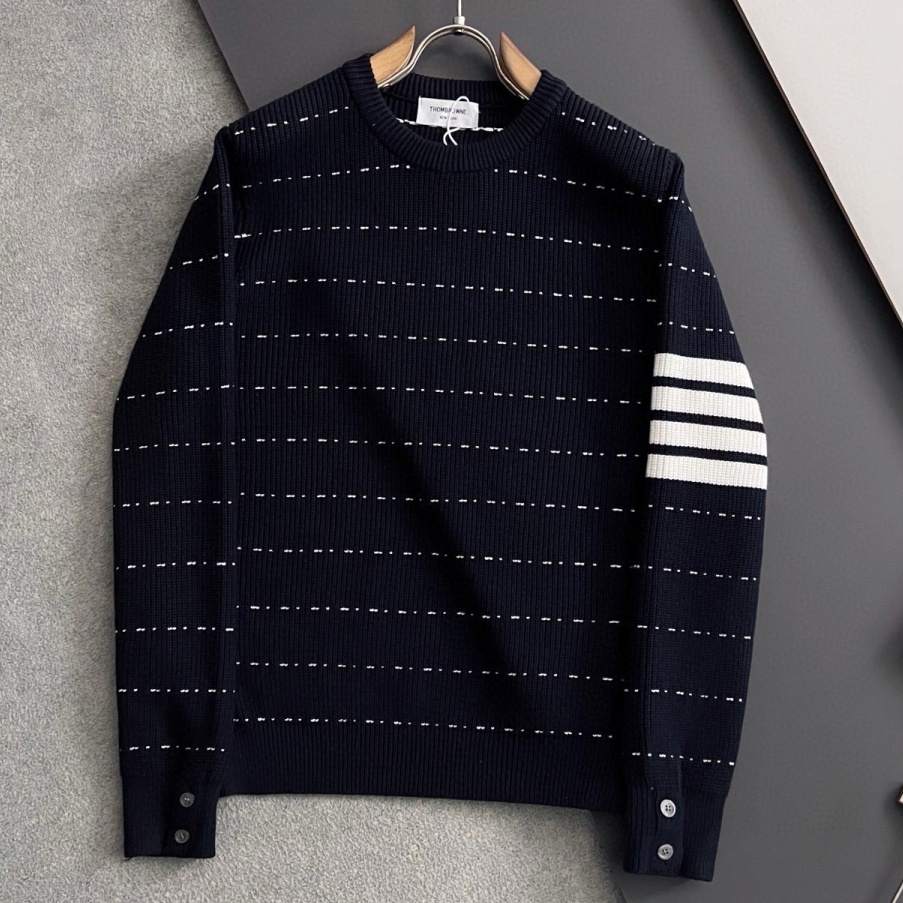 [홍콩명품.THOM BROWNE ] 톰 브라운 2026 남성용 니트풀오버 TB1545 PD 홍콩명품의류,구매대행,온라인명품