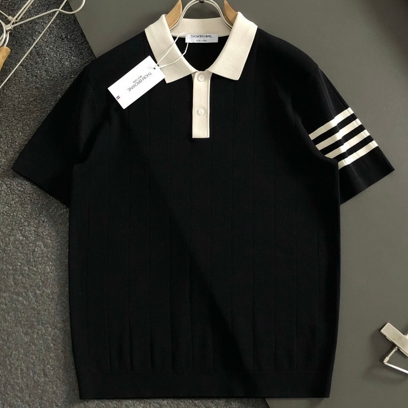 [홍콩명품.THOM BROWNE ] 톰 브라운 2026 남성용 니트반팔 TB1403 PD 홍콩명품의류,구매대행,온라인명품