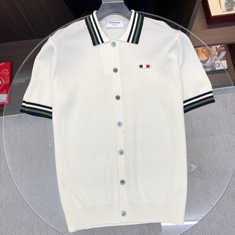 [홍콩명품.THOM BROWNE ] 톰 브라운 2026 남성용 니트반팔 TB1430 PD 2컬러 홍콩명품의류,구매대행,온라인명품