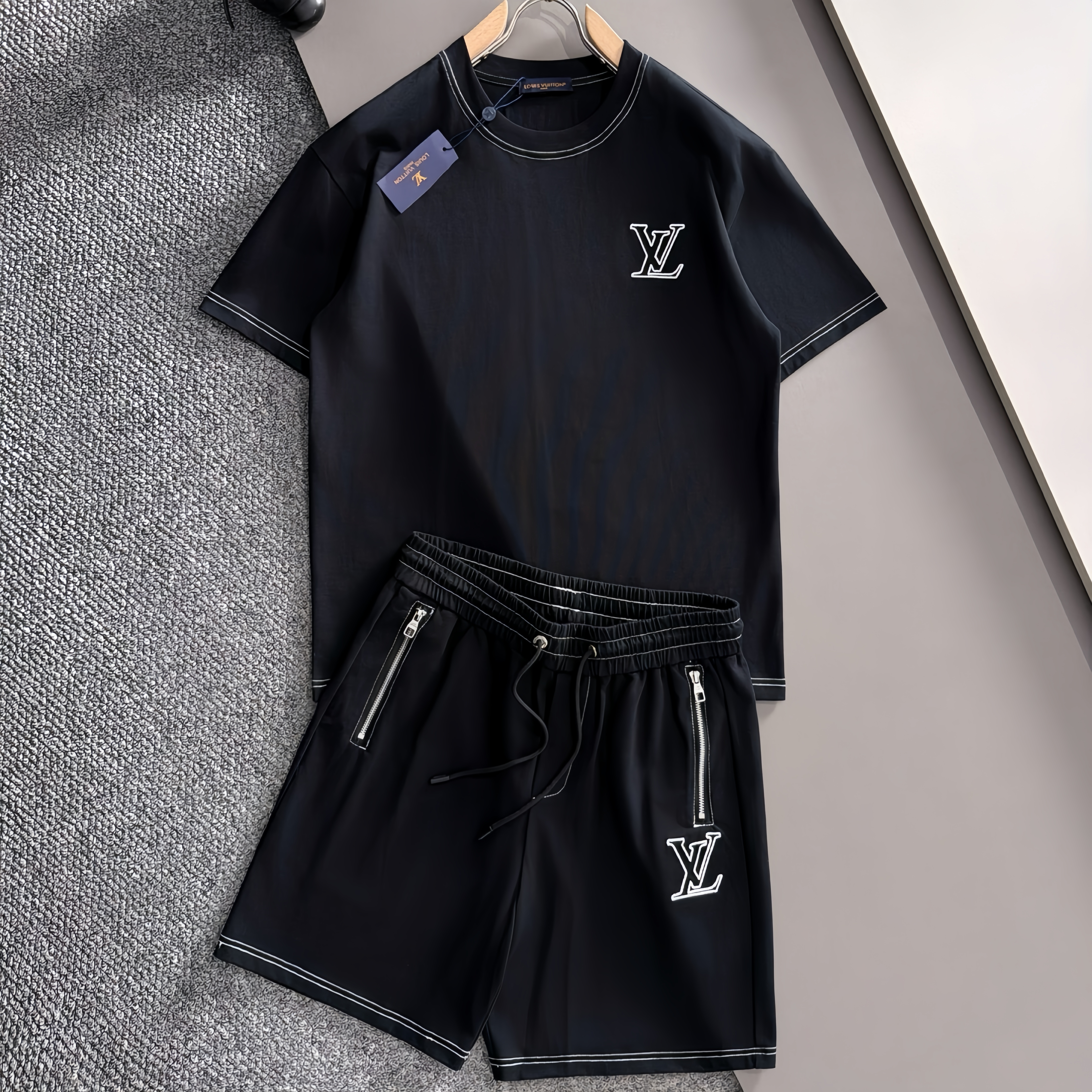 [홍콩명품.LOUIS VUITTON] 루이비통 2026 남성용 반팔세트 LV3248 PD 홍콩명품의류,구매대행,온라인명품