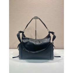 프라다 26FW 익스플로어 가죽 백 블랙 2VH204